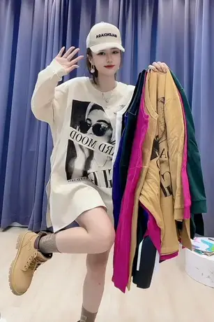 chic慵懒风印花美女侧开叉卫衣女2023秋新款设计感中长款长袖上衣商品大图