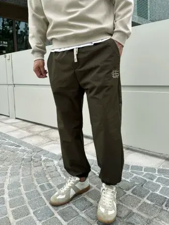 DAEVU春秋新款户外风绿色潮胖子束脚弹力加肥加大码男士运动休闲商品大图