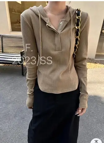 早秋季2023新款修身设计感长袖T恤女洋气坑条纹圆领开扣纯欲上衣图片