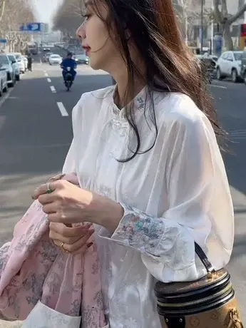提花衬衫2024春新款国风复古改良盘扣新中式白衬衣打底上衣女装潮图片