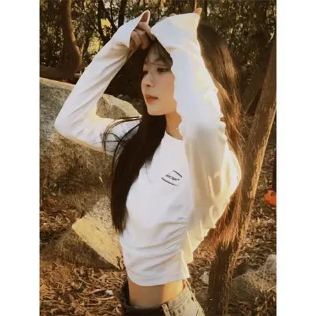 美式复古正肩t恤女打底衫两边褶皱收腰设计感长袖短款别致小上衣图片