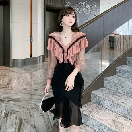 设计感小众修身长袖藕粉色流苏木耳边锁骨上衣女性感透视网纱衬衫图片