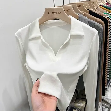 磨毛V领长袖T恤女秋季修身洋气减龄短款内搭双面德绒POLO领上衣潮图片