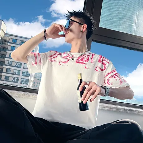 个性涂鸦字母短袖T恤男夏季圆领宽松半截袖潮牌男装体恤上衣商品大图