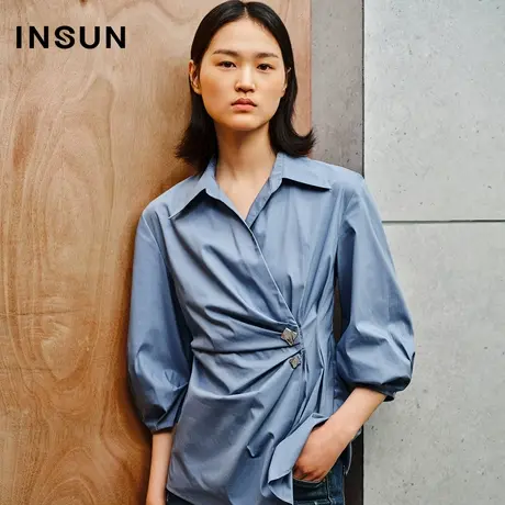 INSUN恩裳专选秋季不对称褶皱弹力衬衫图片