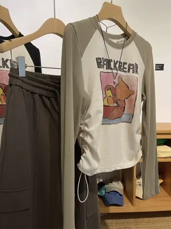 插肩袖小熊插画印花2023秋抽绳收腰长袖T恤女短款小个子打底上衣商品大图