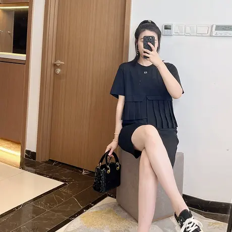 短袖黑色显瘦夏装2025新款大码胖mm遮肚子直筒百褶休闲连衣裙圆领图片
