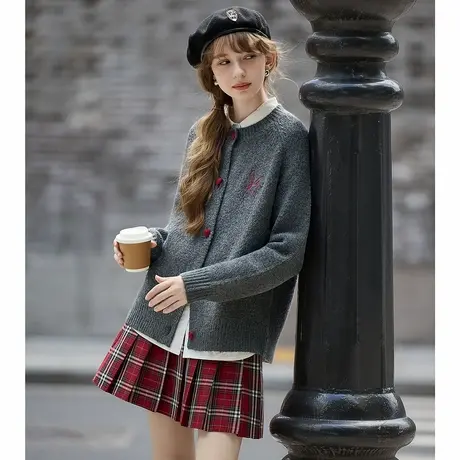 【关晓彤同款】唐狮秋冬毛衣开衫女圆领套头净色爱心钮扣外套tuTA图片