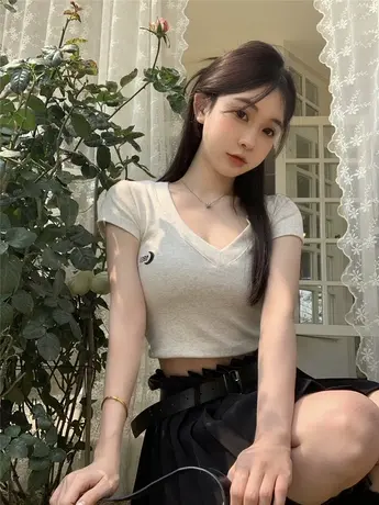 灰色短袖t恤女夏季2024新款美式修身设计感小众独特别致辣妹上衣商品大图