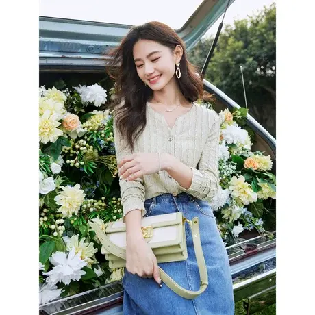 时尚气质织衫2024年春季新款女V领肌理感百搭通勤显瘦内搭上衣图片