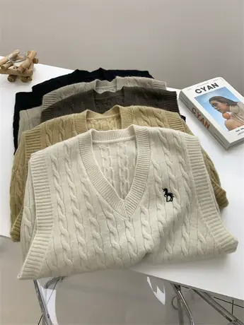 宽松韩版V领针织马甲女秋冬季叠穿无袖背心百搭复古麻花套头毛衣图片