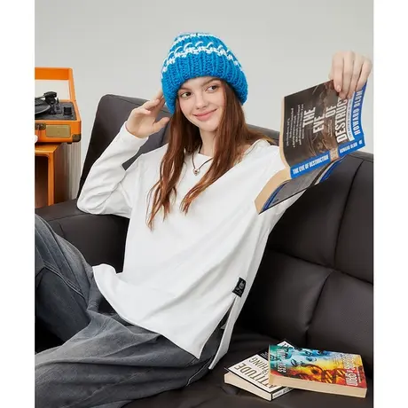 a022024春季新款绒感圆领侧边开衩长袖上衣简约设计女式打底衫图片