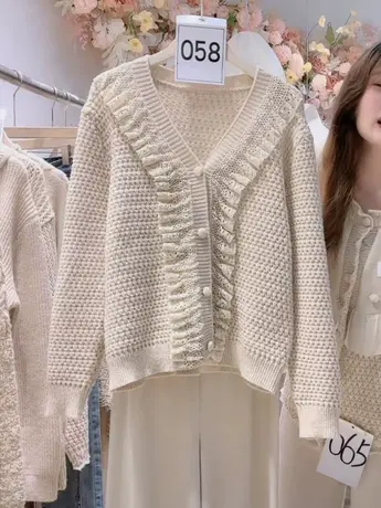 气质V领蕾丝拼接针织开衫女2023早秋新款宽松高级感百搭毛衣外套商品大图