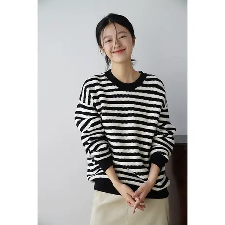 嘉茱莉2023秋季新款宽松条纹针织上衣女中长款套头针织上衣圆领商品大图