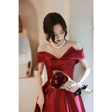 敬酒服新娘女2023新款夏季薄款小个子一字肩酒红色订婚礼服回门服图片