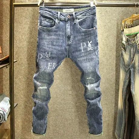 高端印花牛仔裤男款时尚帅气修身小脚裤高街破洞补丁韩版长裤秋冬图片