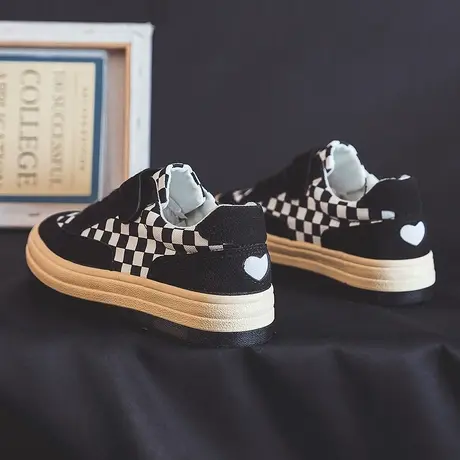 2021爱心棋盘格鞋子女ins超火街拍厚底新款百搭黑白格帆布板鞋潮图片