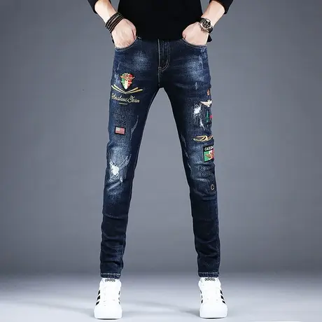 2023新款男士刺绣牛仔裤男秋款男款高端潮牌修身小脚破洞休闲裤子图片