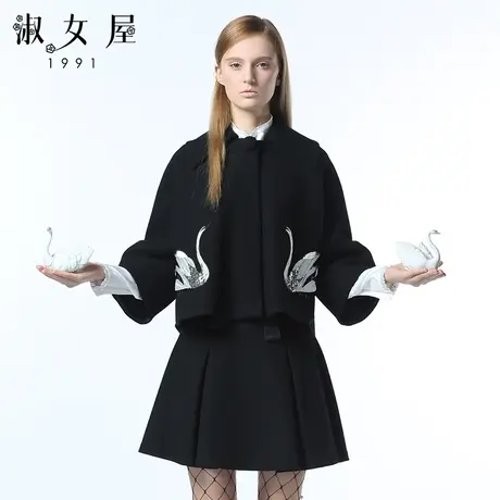 淑女屋旗舰店官网正品冬季新款天鹅湖公主黑色斗篷式超短毛呢外套图片