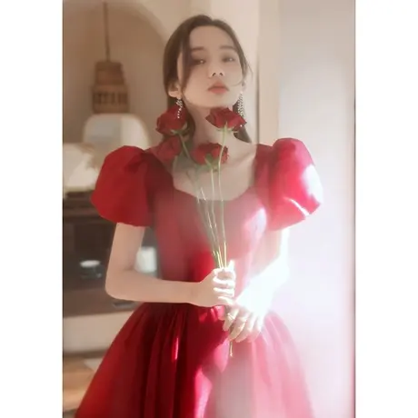 敬酒服新娘2023新款红色小礼服女夏季法式方领在逃公主订婚连衣裙图片