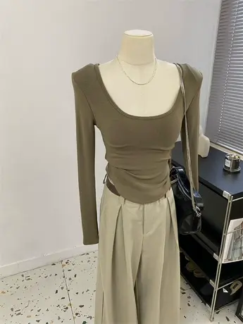 秋冬色系~简约纯欲垫肩平肩方领U领低领口修身长袖T恤女打底衫韩图片