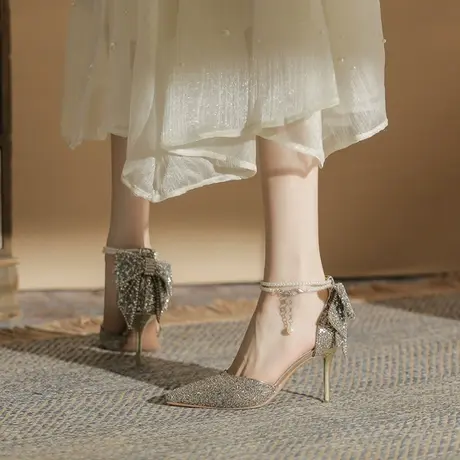 尖头凉鞋2023年夏季新款蝴蝶结水钻闪闪发光珍珠一字带细跟高跟鞋图片