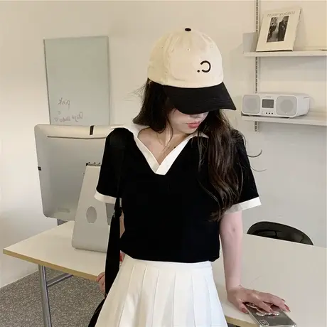 夏季独特别致纯欲风短款v领polo衫上衣设计感小众短袖t恤女ins潮图片
