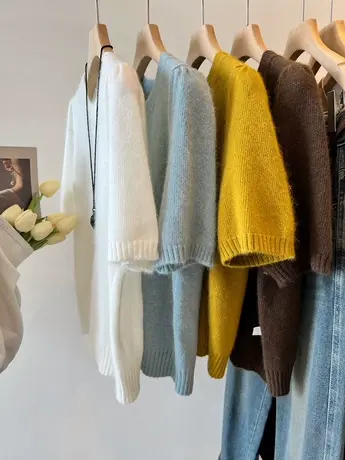 软乎乎 温柔四色 浣熊绒显瘦泡泡袖圆领纯色短款套头针织衫上衣女商品大图