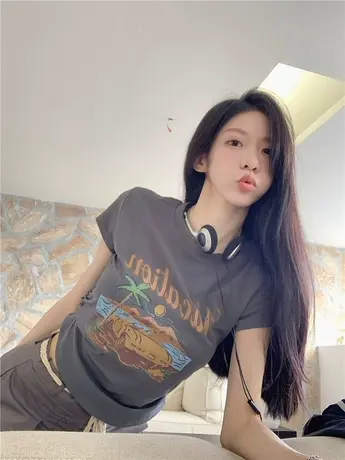 短袖T恤女夏季2024新款显瘦褶皱短款打底衫上衣今年流行爆款小衫图片