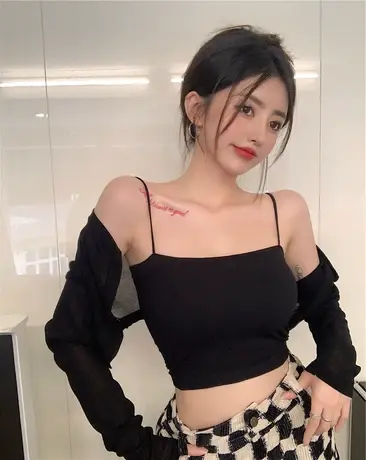 性感露背小吊带背心女夏内搭抹胸外穿带胸垫美背纯欲短款打底上衣图片