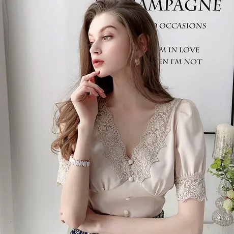 粉红大布娃娃雪纺气质上衣女衬衫法式泡泡袖短袖V领柔软蕾丝打底图片