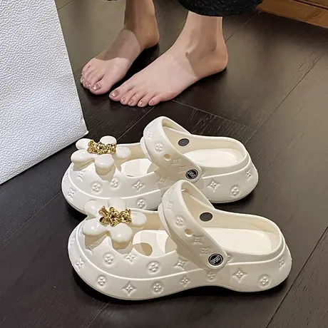 洞洞鞋女夏季可爱小熊花朵居家外穿踩屎感厚底防滑包头两穿凉拖鞋图片