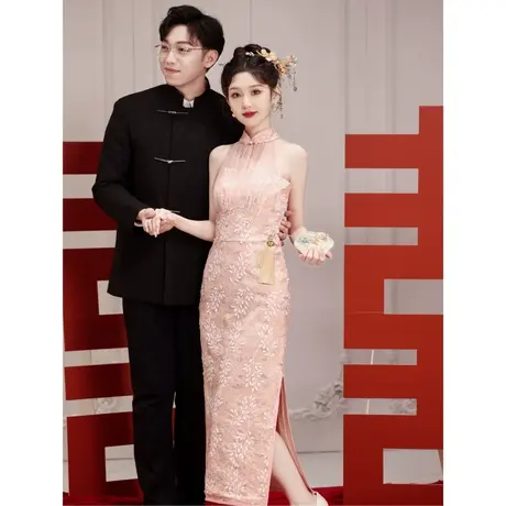 粉色挂脖订婚礼服2024新款敬酒服新娘高级感夏季蕾丝连衣裙仙气图片