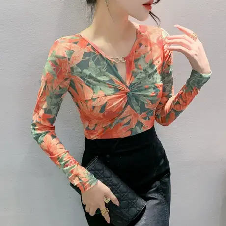 时尚扭结网纱长袖T恤女欧货设计感小众印花上衣修身内搭V领打底衫图片