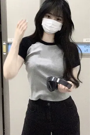 正肩插肩袖短袖T恤女夏2024新款设计感高腰显瘦撞色短款辣妹上衣图片