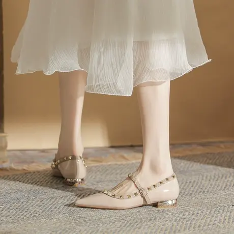 单鞋女2024春秋新款百搭一字扣铆钉仙女风尖头细跟气质高跟鞋低跟图片