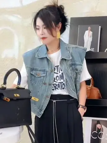 港风潮流2023春夏新款韩版时尚纽结系扣设计感复古洗水牛仔马甲潮商品大图