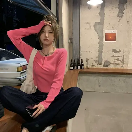 小众设计感玫红色长袖T恤女装秋季修身小心机针织ins短款上衣气质图片
