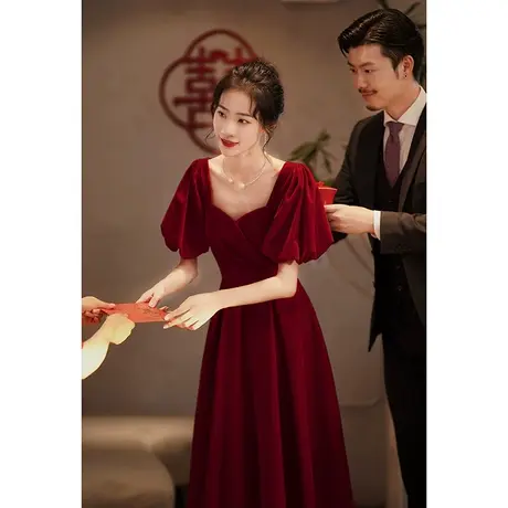 敬酒服新娘2023新款丝绒订婚连衣裙结婚回门服长款法式泡泡袖高档图片