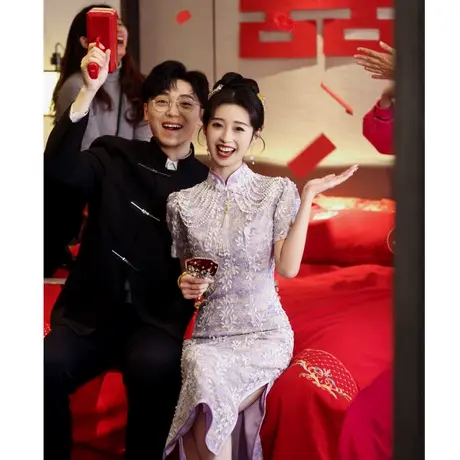 紫色旗袍敬酒服新娘2024新款夏季蕾丝订婚礼服裙回门新中式连衣裙图片