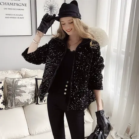 【直播】粉红大布娃娃时尚亮片短款羽绒服图片