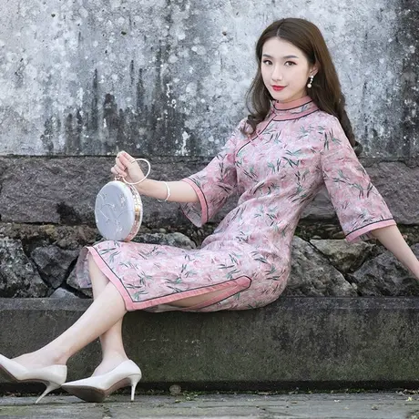 粉色旗袍2022年新款高端气质年轻款日常可穿苎麻复古气质修身裙子图片