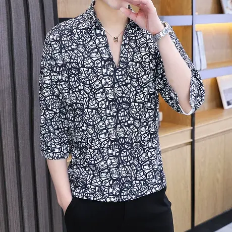 中袖v领衬衫男士上衣ins潮流休闲时尚运动宽松七分袖衬衣短袖T恤图片