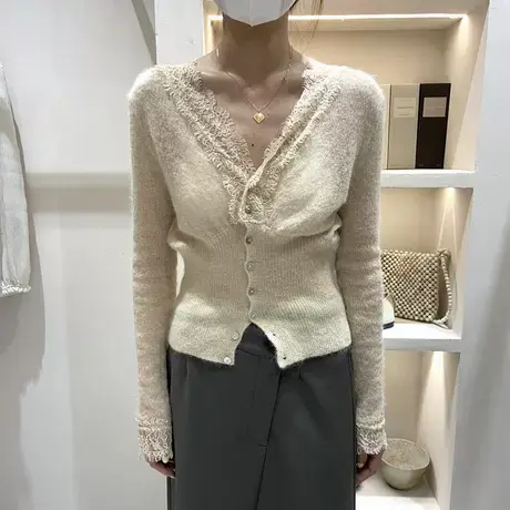 2022秋季新款宽松蕾丝V领小心机设计感开衫针织上衣女图片