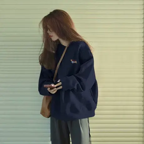 藏蓝色圆领卫衣女2025新款秋季长袖无帽上衣宽松韩系慵懒风外套薄商品大图