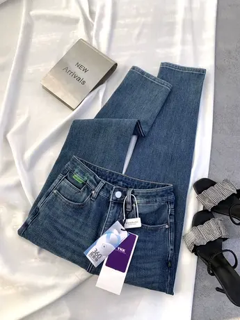 代嘉儿同款弹力包臀牛仔小脚裤2023新款显瘦百搭高腰九分铅笔裤子图片