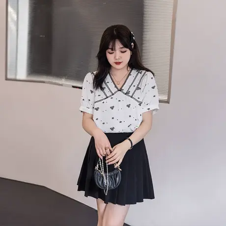 2023年夏季新款V领显瘦碎花百搭气质减龄遮肉胖ＭＭ上衣大码女装商品大图
