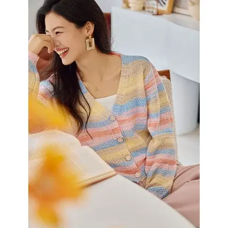 时尚气质彩虹条纹长袖毛衣2023年早秋新款淑女温柔宽松显瘦上衣图片