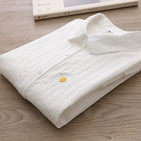 2020春秋新款日系文艺小清新蕾丝镂空条纹雏菊绣花白色衬衫女打底图片