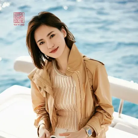 EP雅莹高端系列 时尚连帽收腰休闲风衣短外套 2023春夏新款1223A商品大图